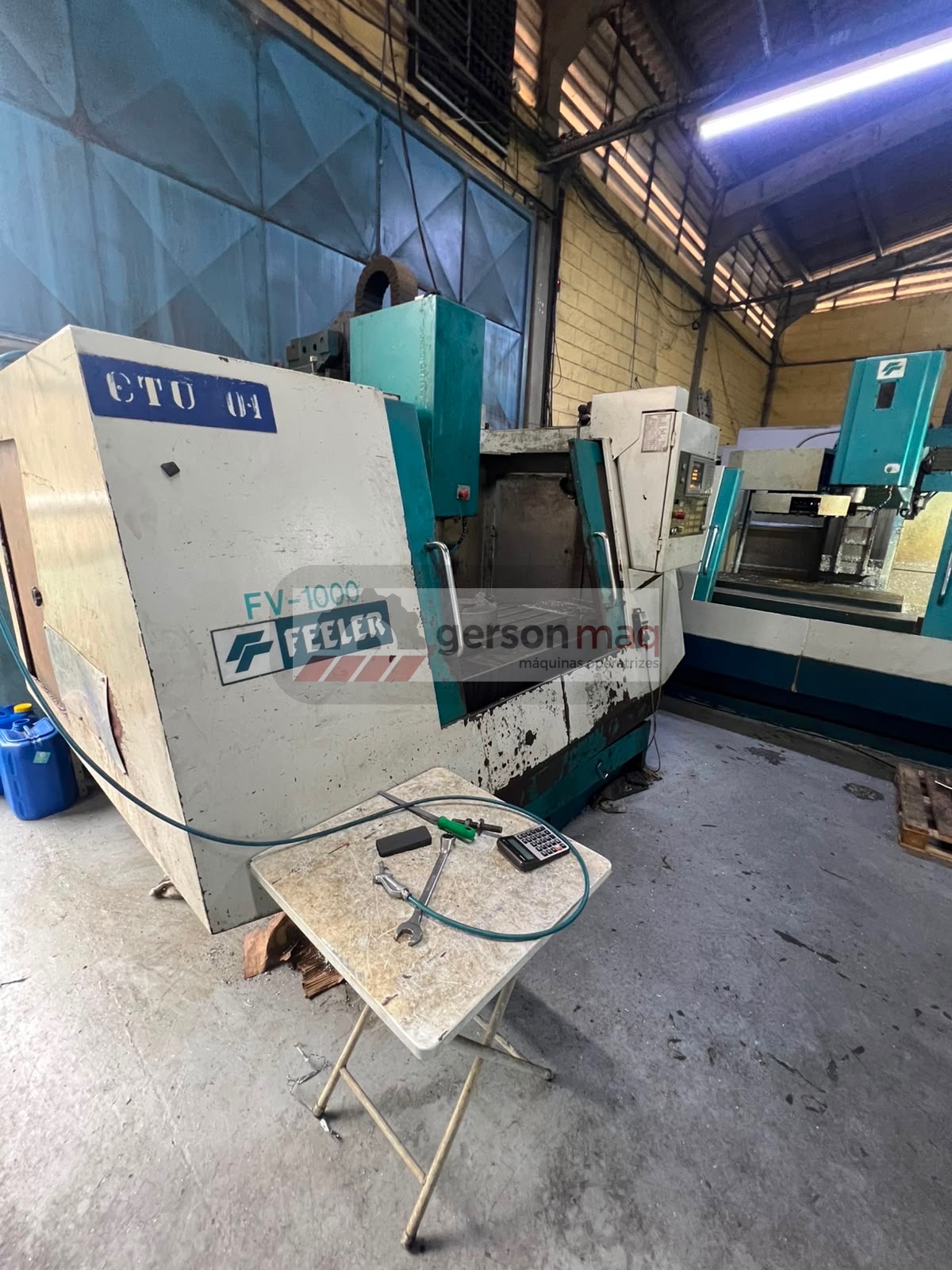 CENTRO DE USINAGEM FEELER FV1000 - ANO 2001 - GUIAS LINEARES