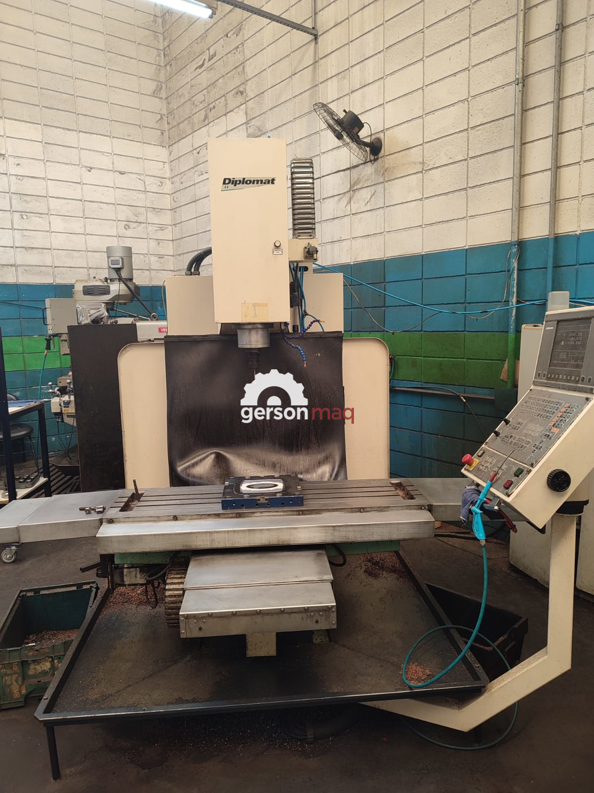 FRESADORA CNC DIPLOMAT 500100R ANO 2008