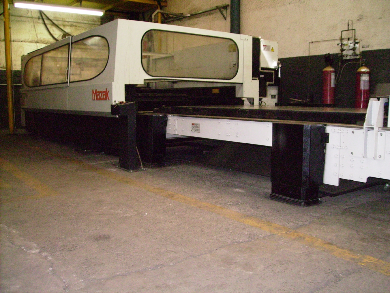 MAQUINA DE CORTE A LASER CO2 MAZAK MODELO HYPER GEAR 510  2500 Watts ANO 2005